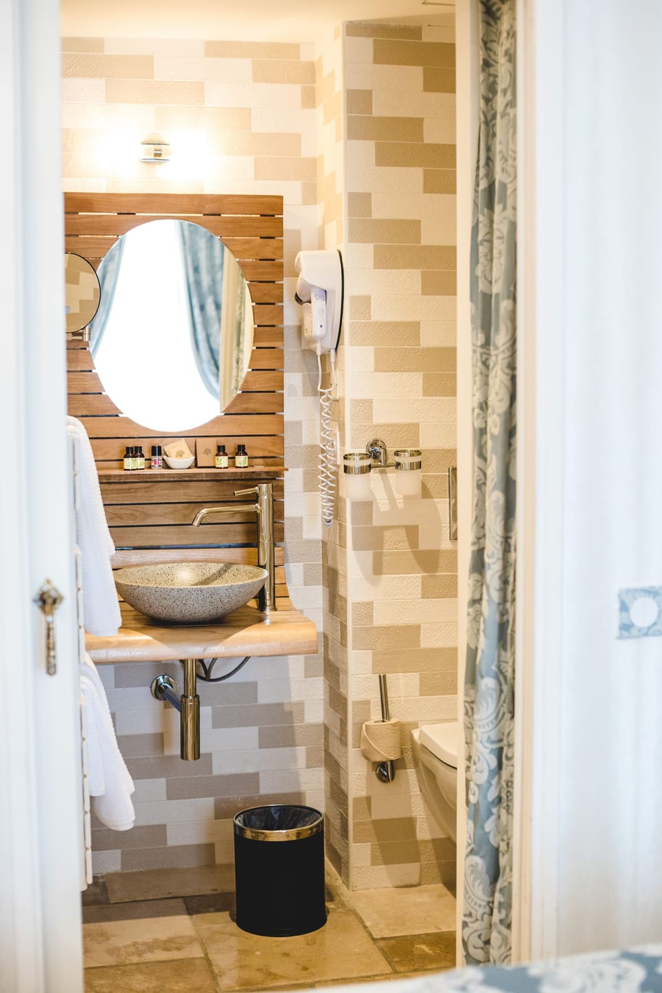 Classic Room | Bathroom | Free toiletries, hair dryer, bathrobes, slippers