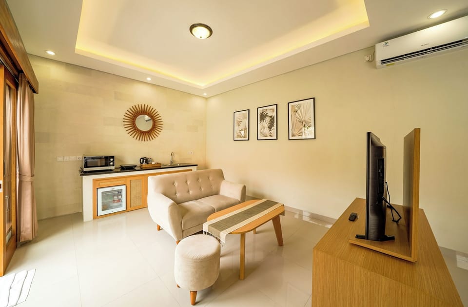 One Bedroom Pool Villa With Hot Tub | Minibar, desk, free WiFi, bed sheets