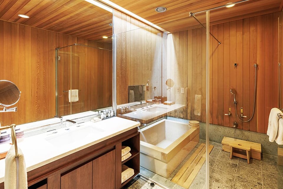 Royal Room (Korean) | Bathroom | Separate tub and shower, designer toiletries, hair dryer, bathrobes