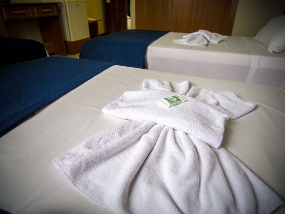 Twin Room | Minibar, desk, free WiFi, bed sheets
