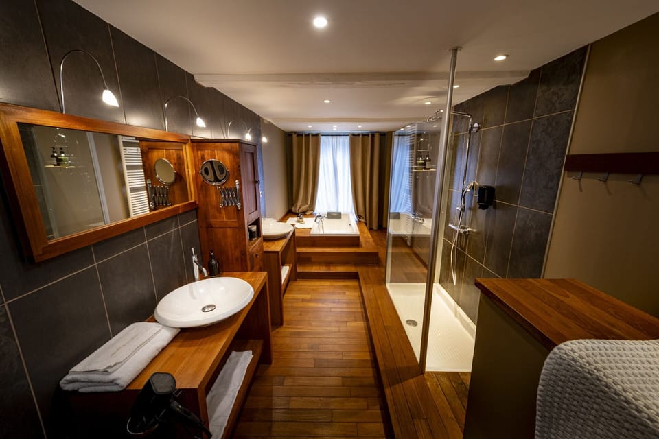 Romantic Suite, 1 King Bed, Park View, Garden Area | Bathroom | Shower, rainfall showerhead, hair dryer, towels