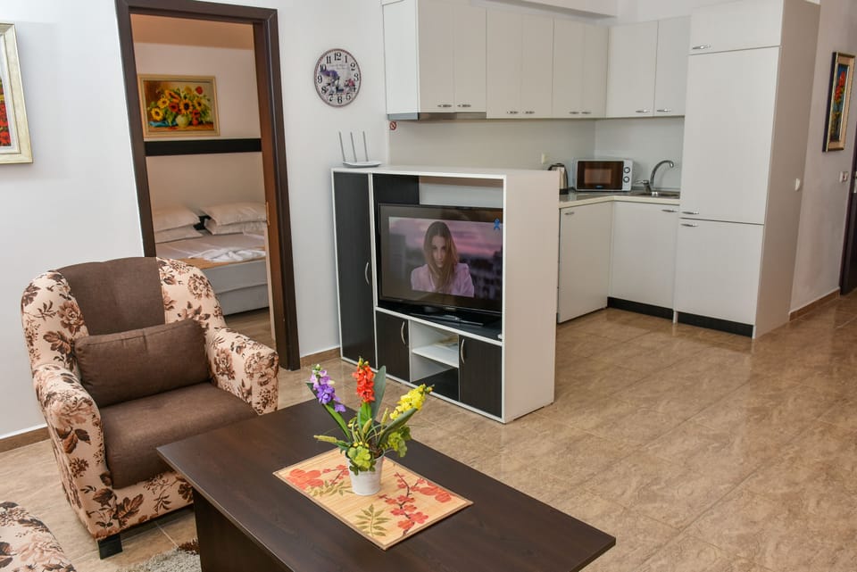 Luxury Apartment, 2 Bedrooms, Balcony, Sea View | Soundproofing, iron/ironing board, cribs/infant beds, rollaway beds