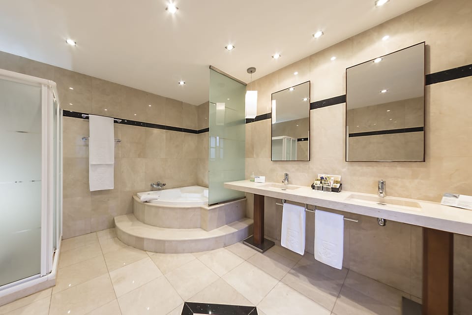 Combined shower/tub, eco-friendly toiletries, hair dryer, bathrobes