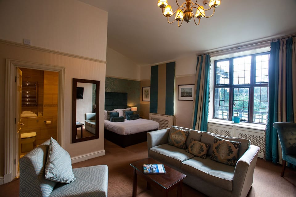 Executive Room | Premium bedding, individually decorated, individually furnished, desk