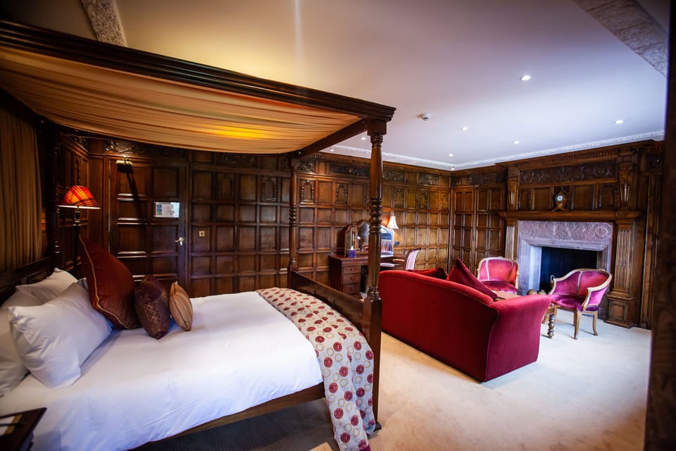Executive Room | Premium bedding, individually decorated, individually furnished, desk
