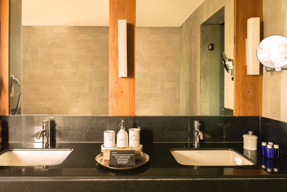 Deluxe Suite | Individually furnished, desk, laptop workspace, free WiFi
