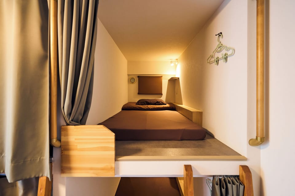 Mix Capsule Dormitory | In-room safe, WiFi (free), bed sheets