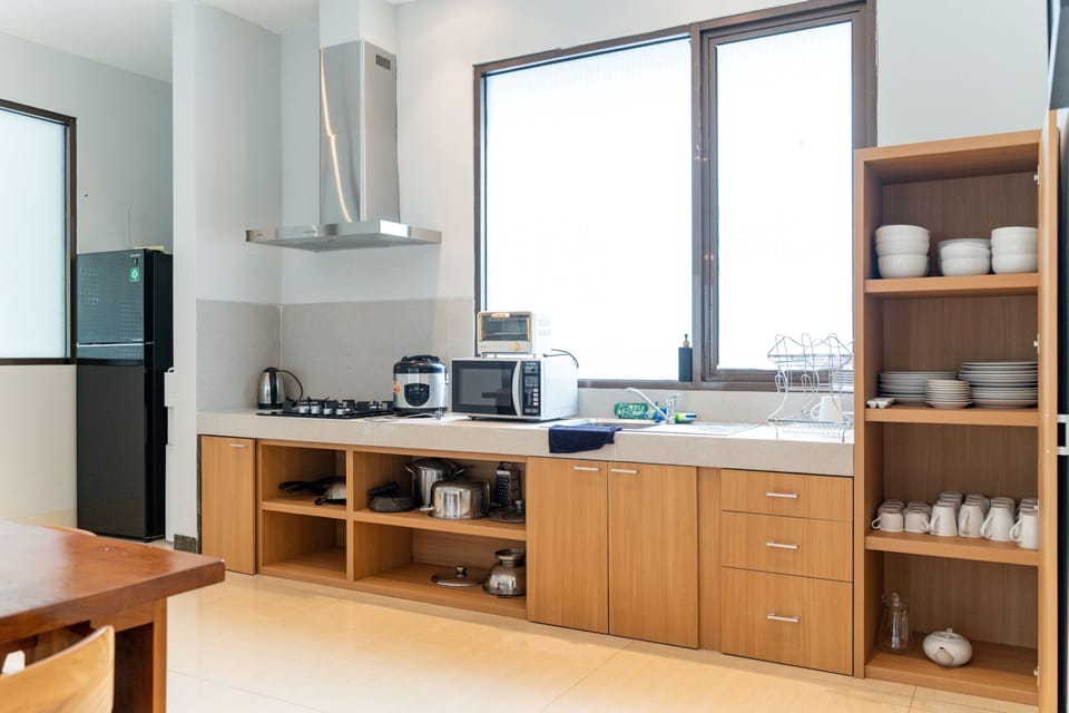 Villa, 6 Bedrooms | Shared kitchen | Full-size fridge, microwave, electric kettle, toaster