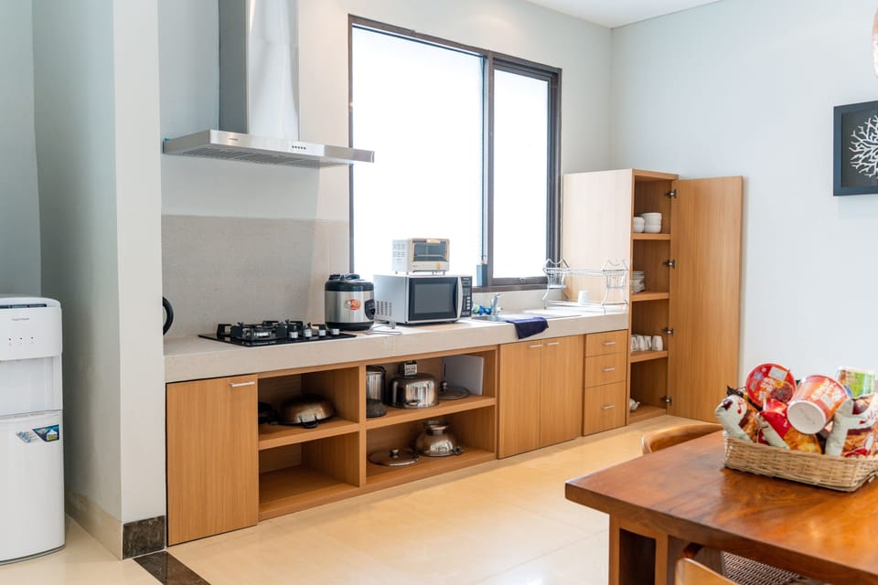 Villa, 6 Bedrooms | Shared kitchen | Full-size fridge, microwave, electric kettle, toaster
