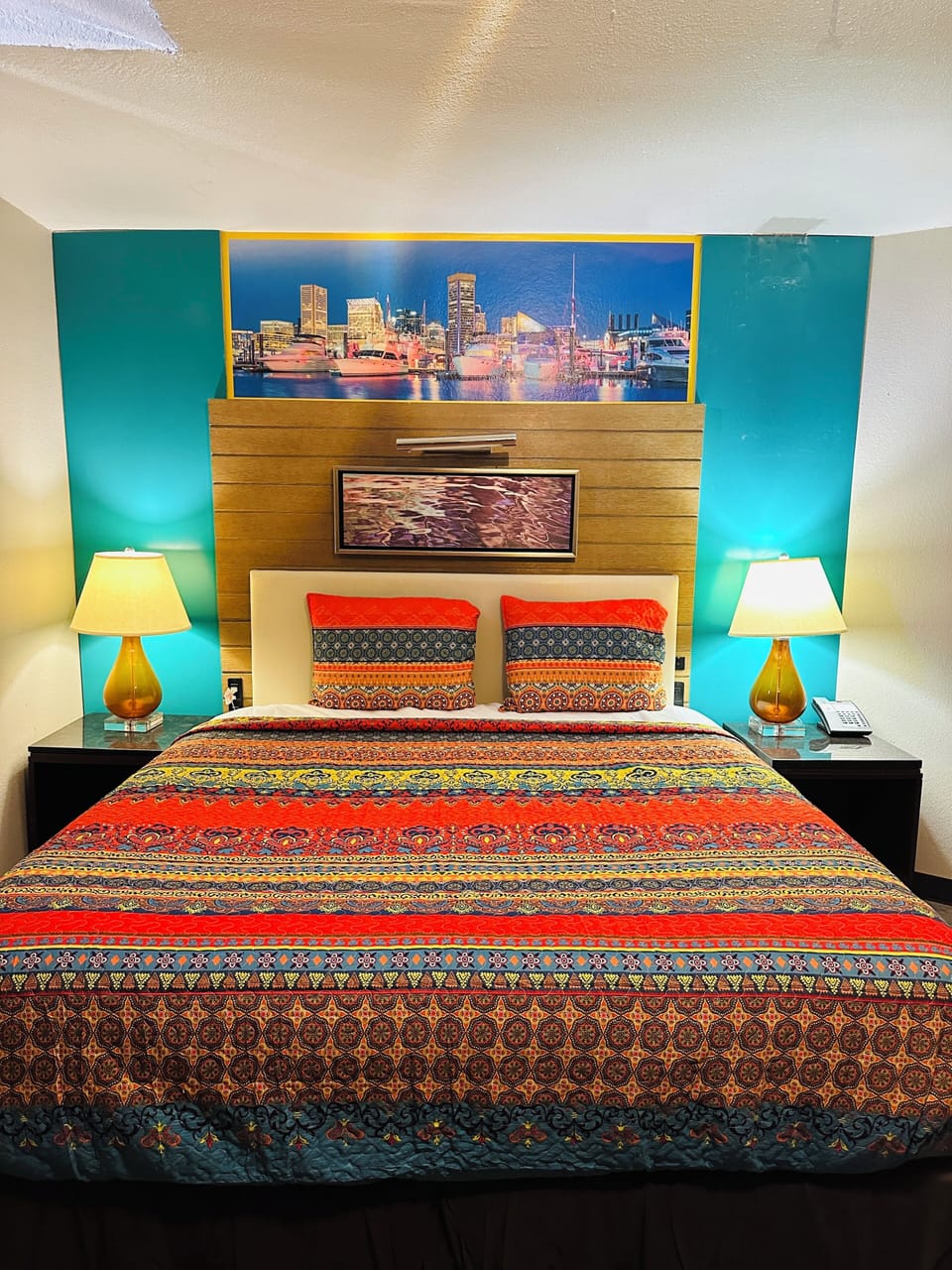 Economy Room, 1 King Bed | Pillowtop beds, desk, laptop workspace, soundproofing