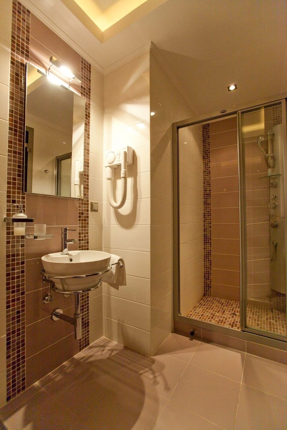 Luxury Villa, 5 Bedrooms, Beachside | Bathroom | Shower, hydromassage showerhead, free toiletries, hair dryer