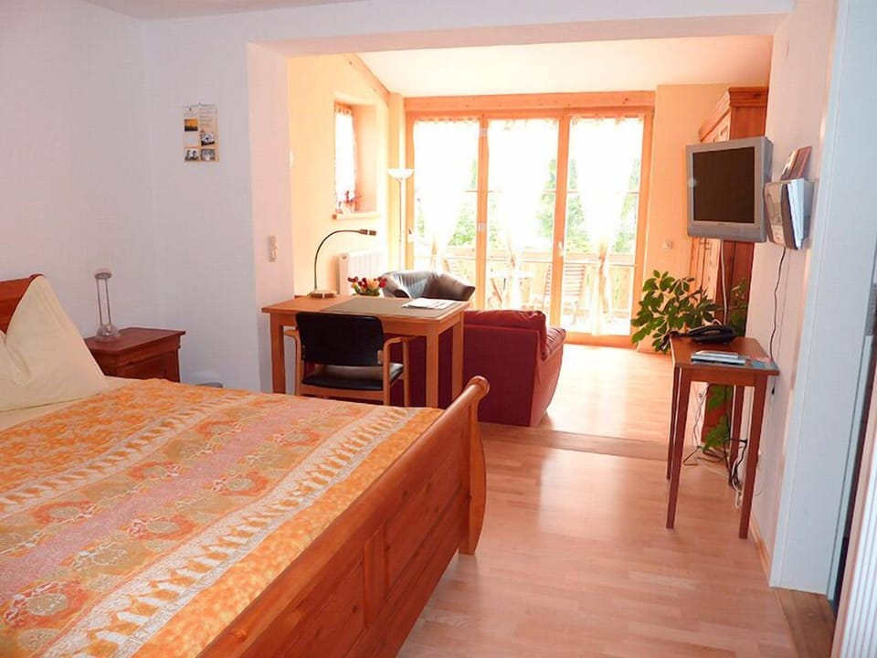 Junior Suite | Desk, free WiFi, bed sheets