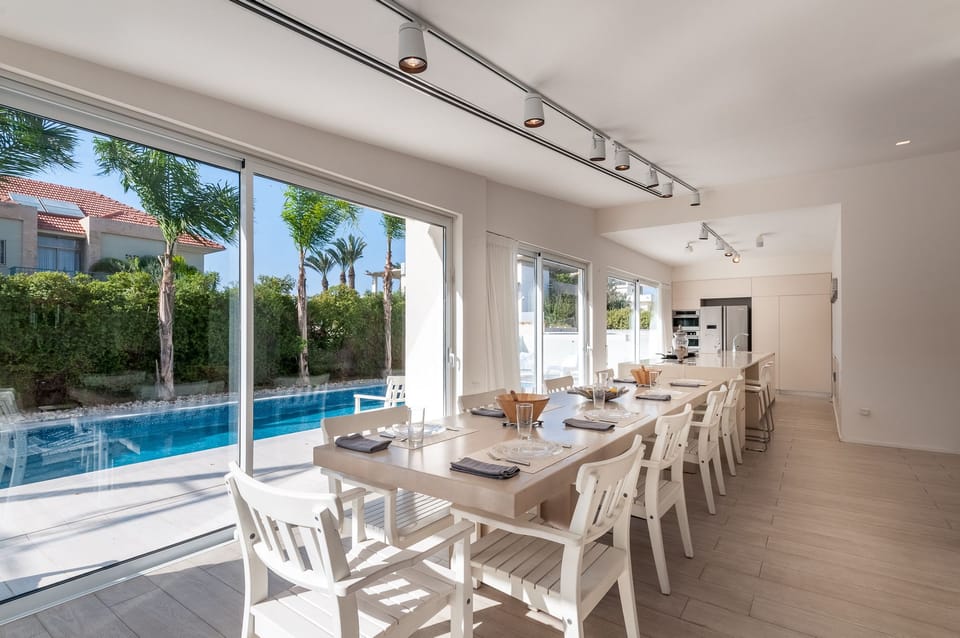 Villa, Ensuite | In-room dining