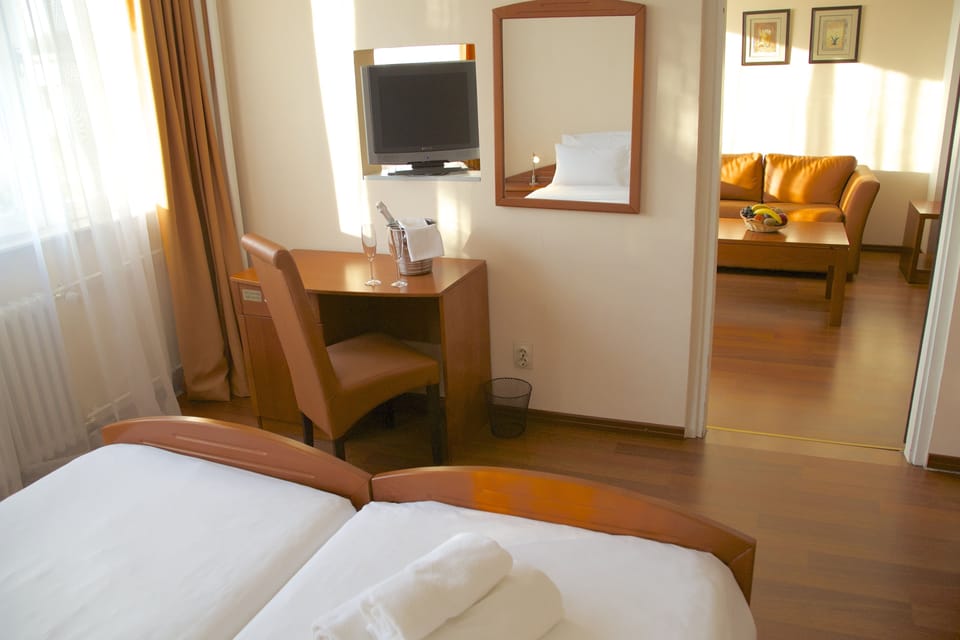 Family Studio with Free Parking | In-room safe, desk, iron/ironing board, free WiFi