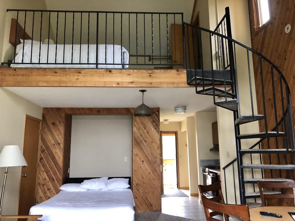 Cedar Lodge Loft Kitchenette Room | Living area | 42-inch flat-screen TV with cable channels, TV