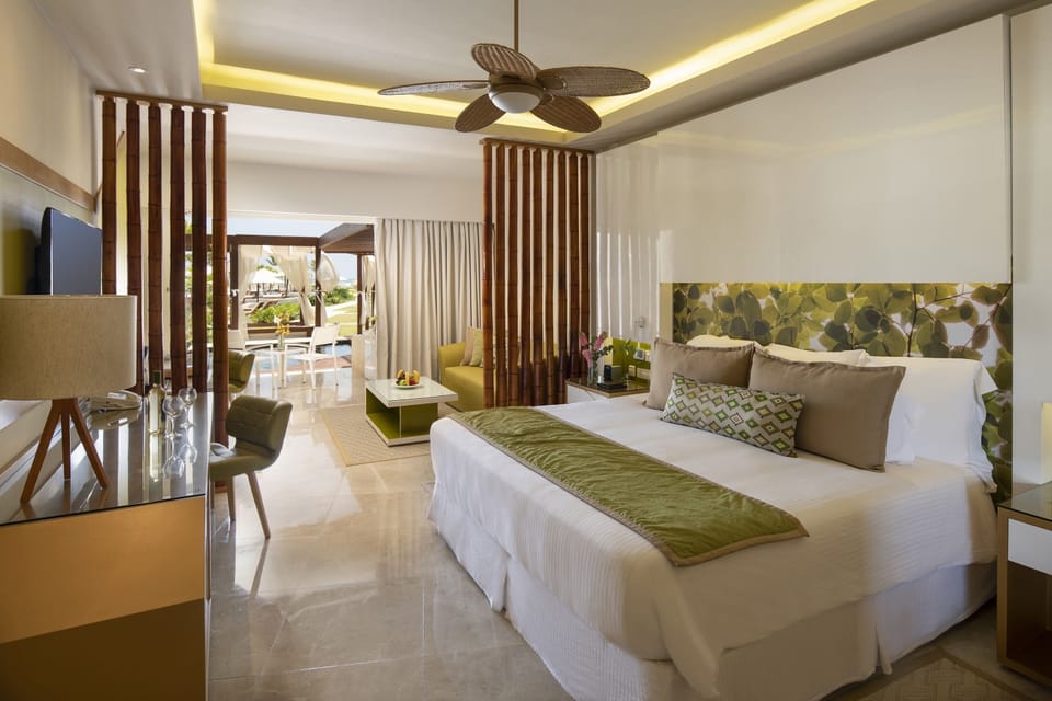 Premium bedding, free minibar, in-room safe, desk