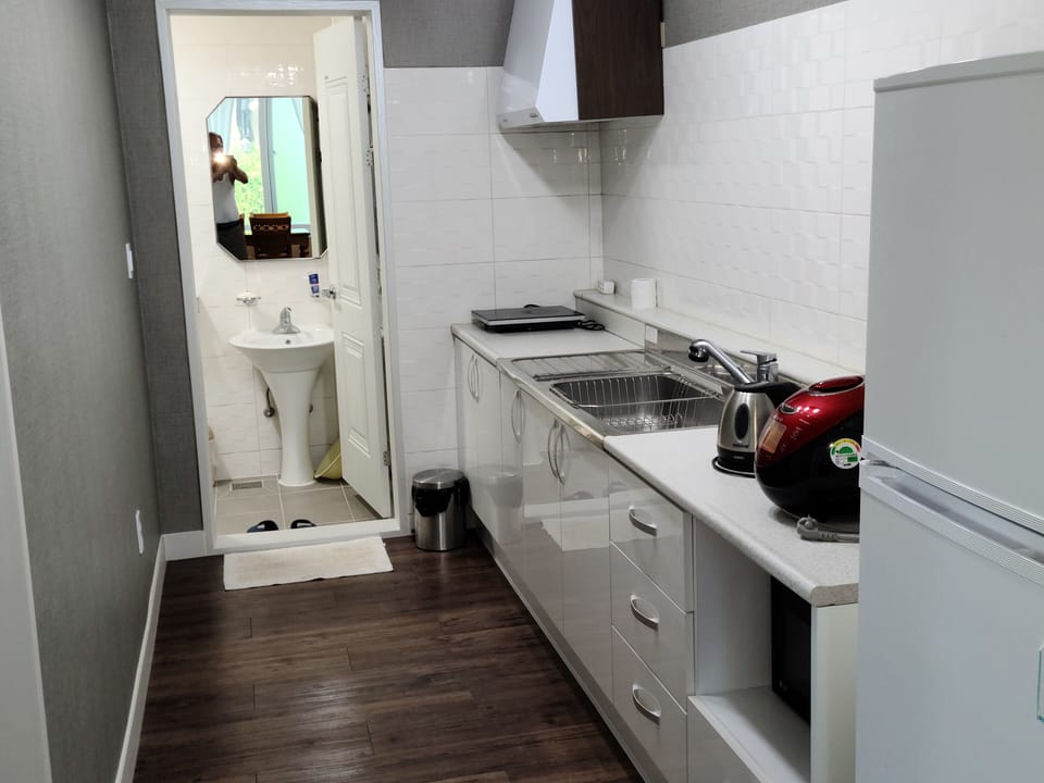 No. 2 | Private kitchen | Full-size fridge, stovetop, electric kettle, cookware/dishes/utensils