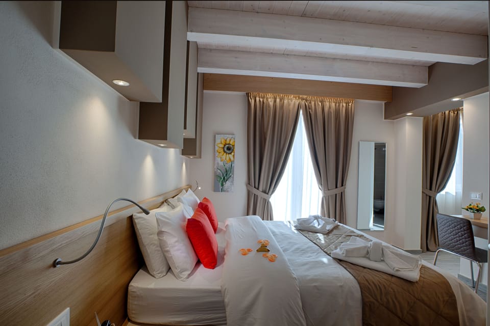 Double Room Single Use | Minibar, in-room safe, soundproofing, free WiFi