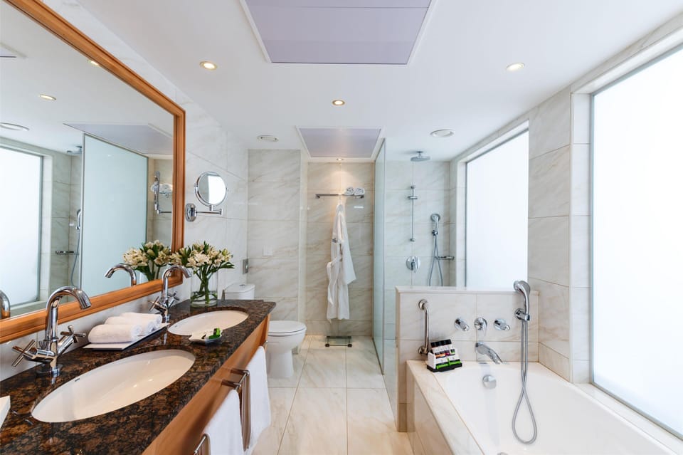 Shower, rainfall showerhead, free toiletries, hair dryer