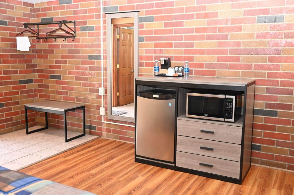 Egyptian cotton sheets, premium bedding, down comforters, pillowtop beds