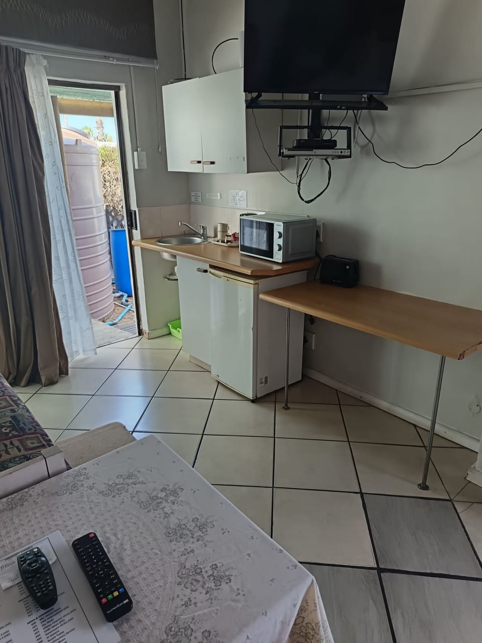 Basic Double Room | Private kitchenette | Fridge, microwave, electric kettle, toaster