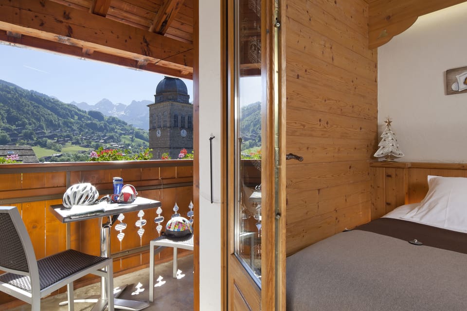 Triple Room, Balcony, Mountain View (south ) | Desk, soundproofing, cribs/infant beds, rollaway beds