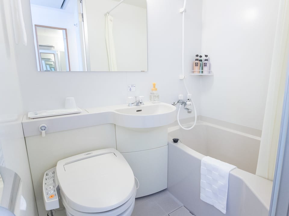 Combined shower/tub, deep soaking tub, hair dryer, slippers