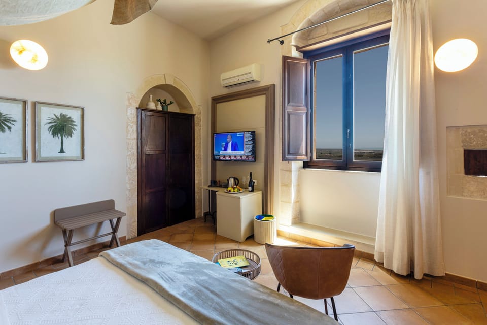 Superior Double Room, 1 Queen Bed, Ensuite, Sea View | Premium bedding, minibar, in-room safe, desk
