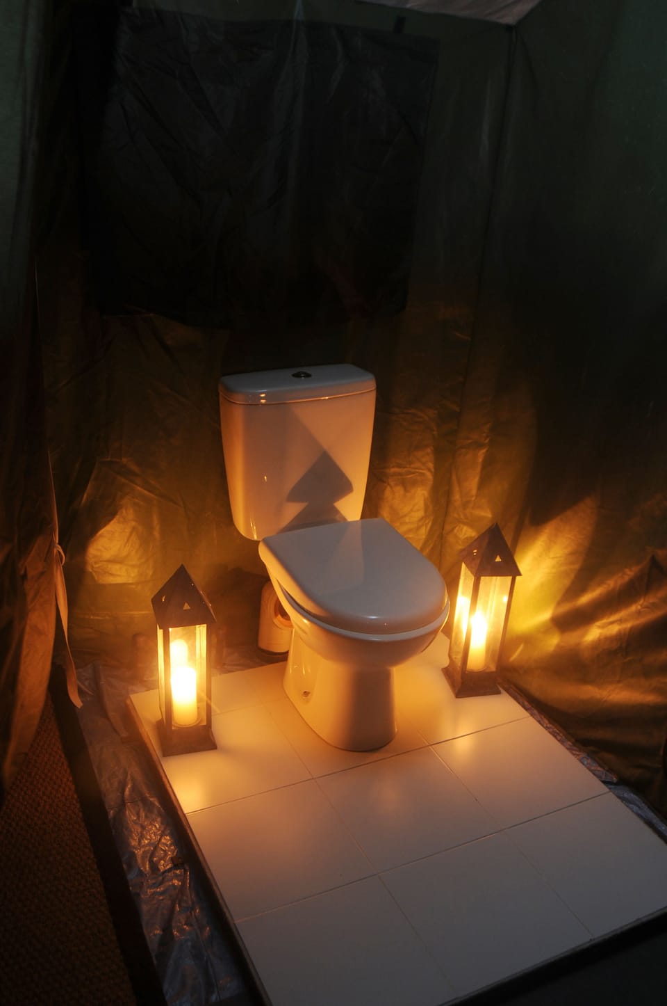 Tent | Bathroom | Shower, hair dryer, towels, shampoo
