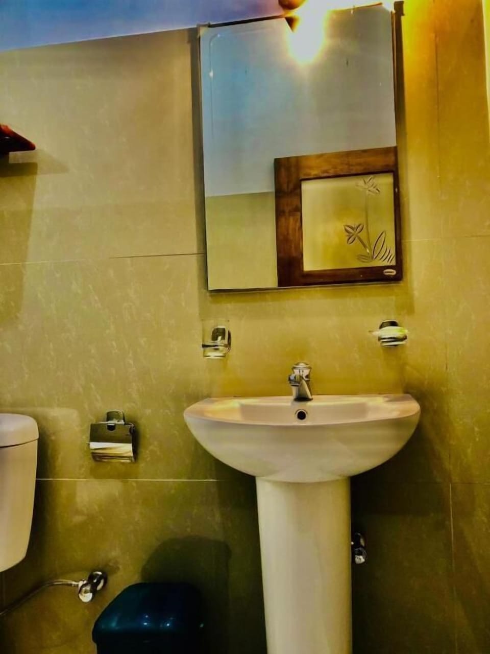 Deluxe Double Room, 1 Bedroom | Bathroom | Shower, rainfall showerhead, free toiletries, hair dryer