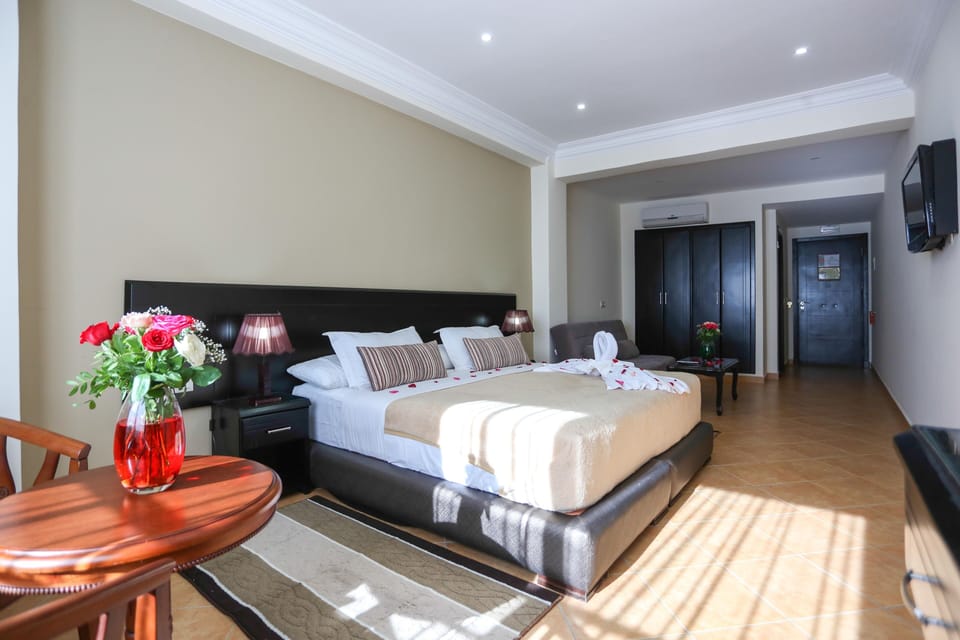 Family Suite, 2 Bedrooms | Premium bedding, blackout drapes, soundproofing, free WiFi