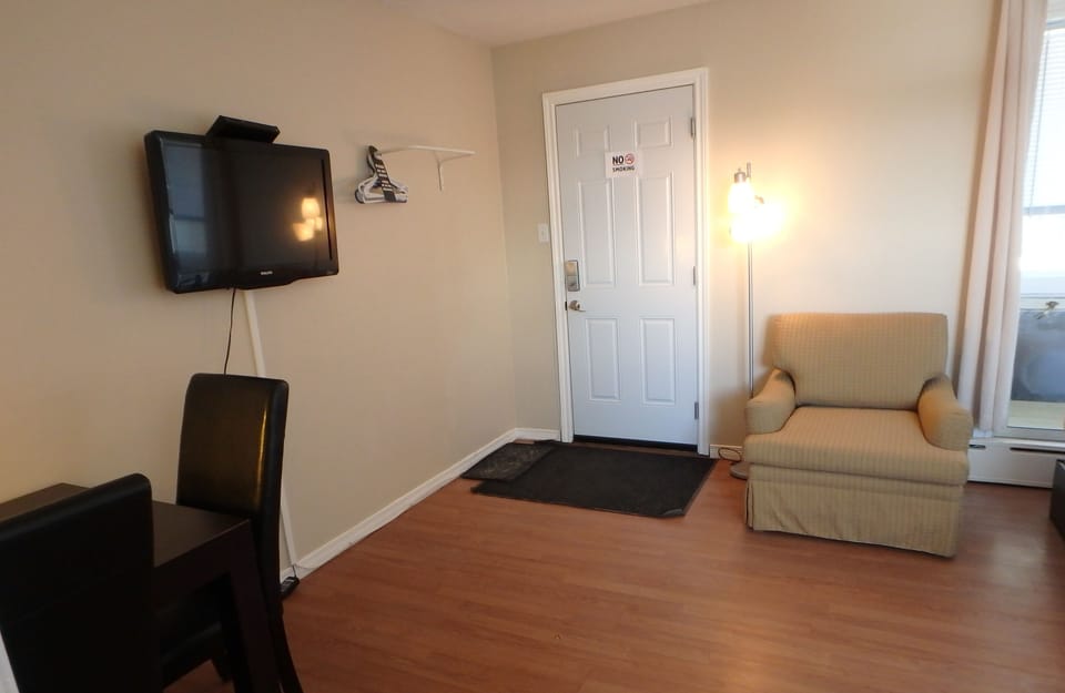Standard Room, 2 Double Beds | Living area | 32-inch flat-screen TV with cable channels, TV