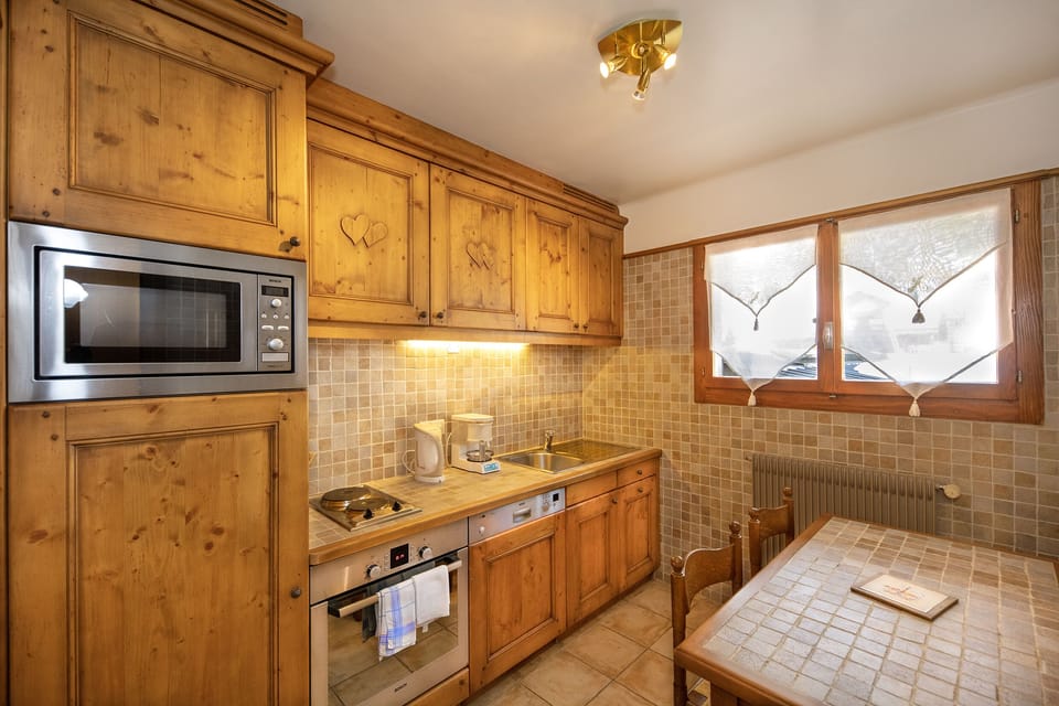 Junior Suite | Private kitchen | Electric kettle, toaster, highchair, dining tables