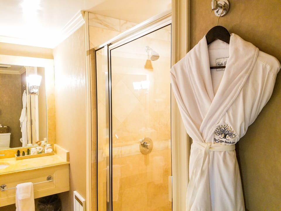 Luxury Room, 1 Bedroom, Non Smoking (Room 301 (Ivoryton Suite)) | Blackout drapes, iron/ironing board, free WiFi, bed sheets