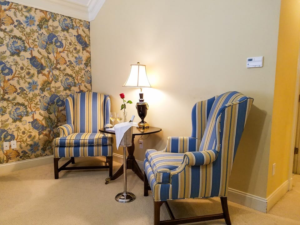 Luxury Room, 1 Bedroom, Non Smoking (Room 322) | Blackout drapes, iron/ironing board, free WiFi, bed sheets