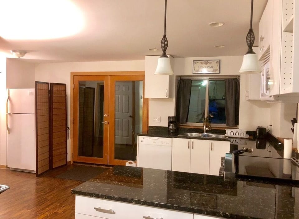 Family Suite, 1 Bedroom, Pets Allowed, Ground Floor | Premium bedding, laptop workspace, iron/ironing board, free WiFi