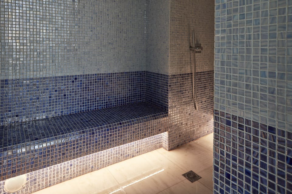 Sauna, Turkish bath, massage/treatment rooms