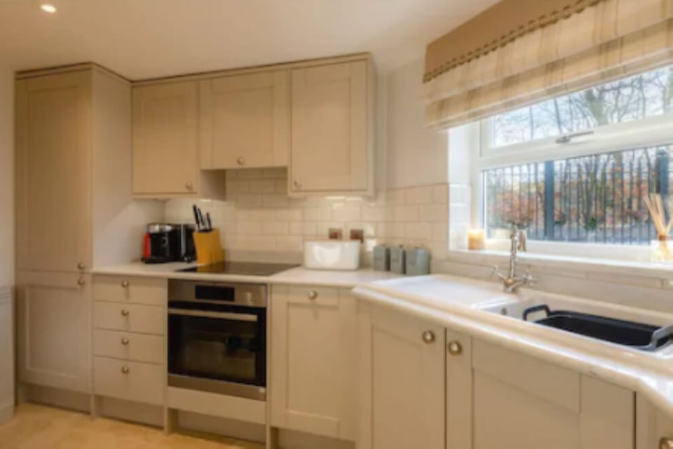 The Gate Lodge | Private kitchen | Coffee/tea maker, electric kettle, highchair
