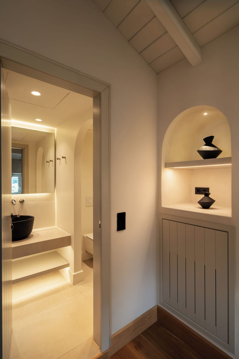 Executive Suite | Bathroom | Designer toiletries, hair dryer, towels