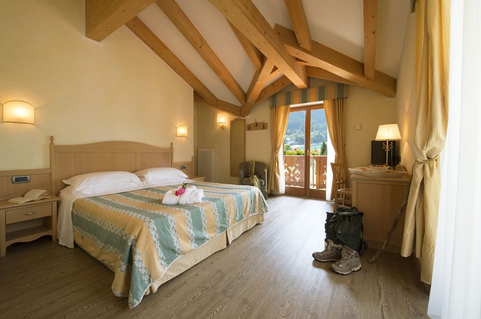 Classic Double Room, Balcony, Lake View | In-room safe, desk, soundproofing, free WiFi