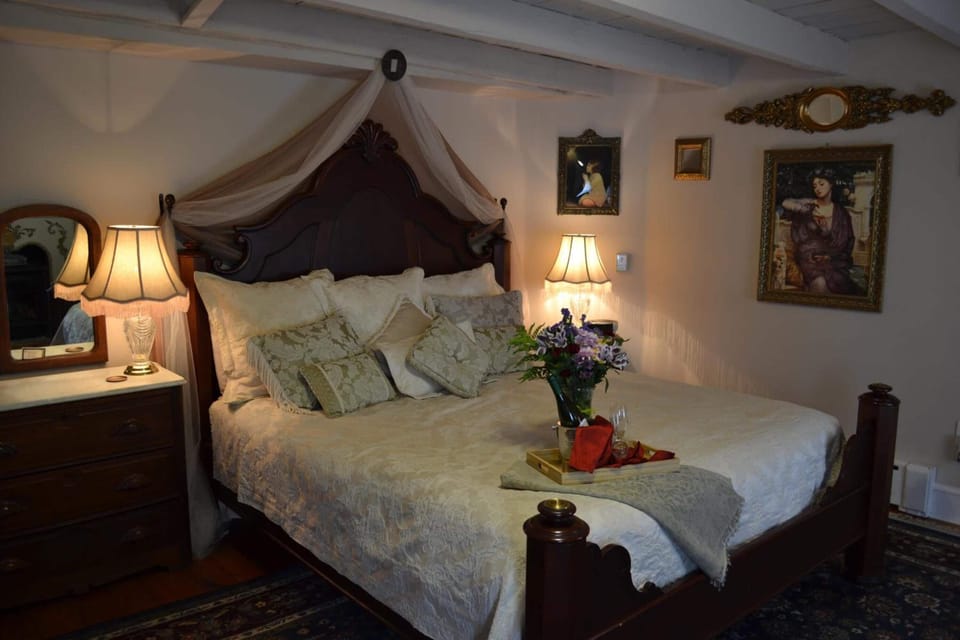 Suite (The Bowman Suite) | Individually decorated, individually furnished, iron/ironing board
