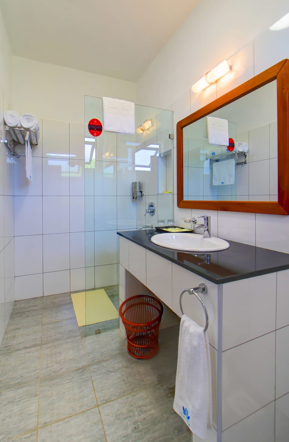 Shower, rainfall showerhead, free toiletries, hair dryer