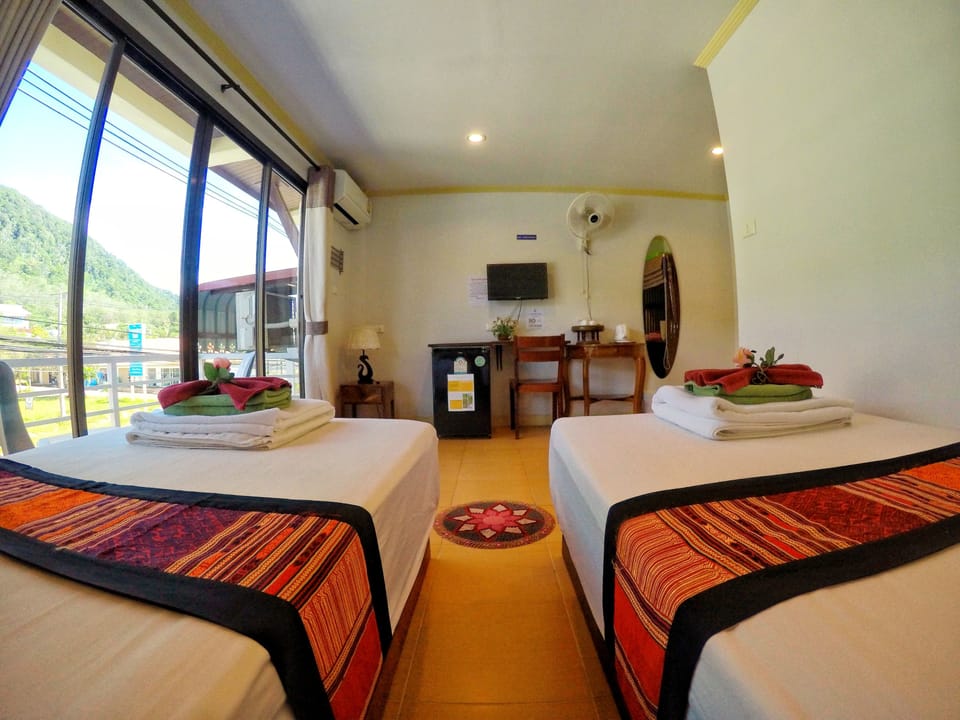 Twin Room, Balcony | Hypo-allergenic bedding, in-room safe, desk, free WiFi