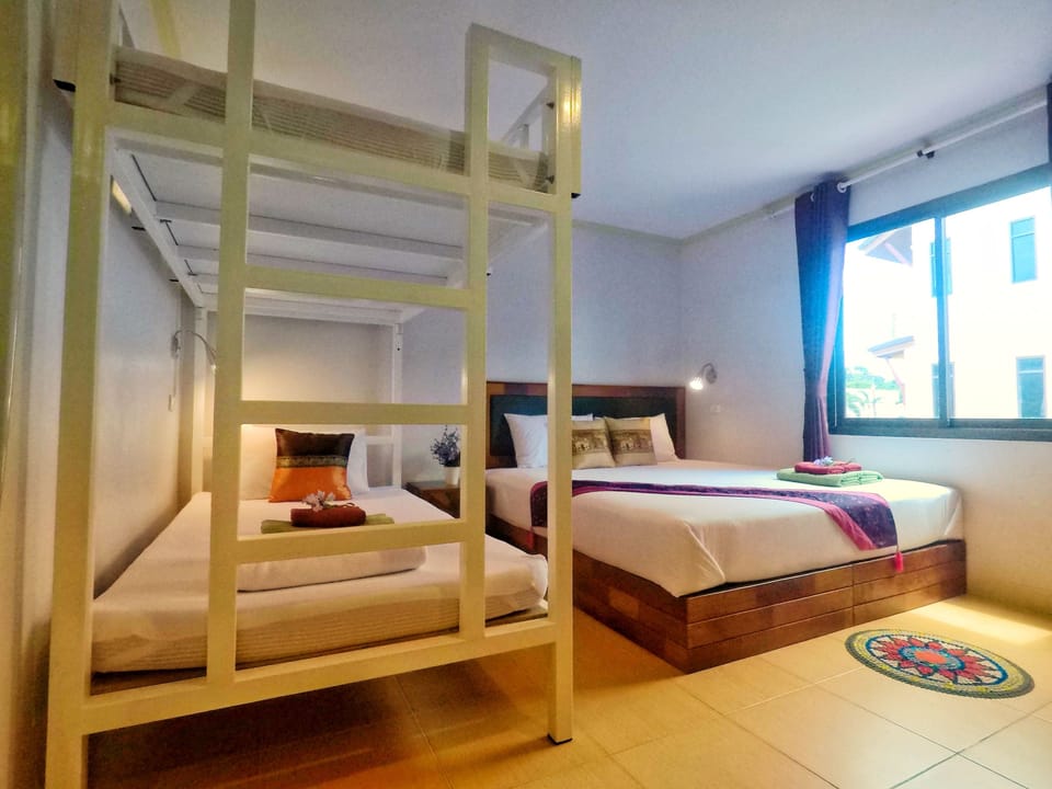 Quadruple Room | Hypo-allergenic bedding, in-room safe, desk, free WiFi