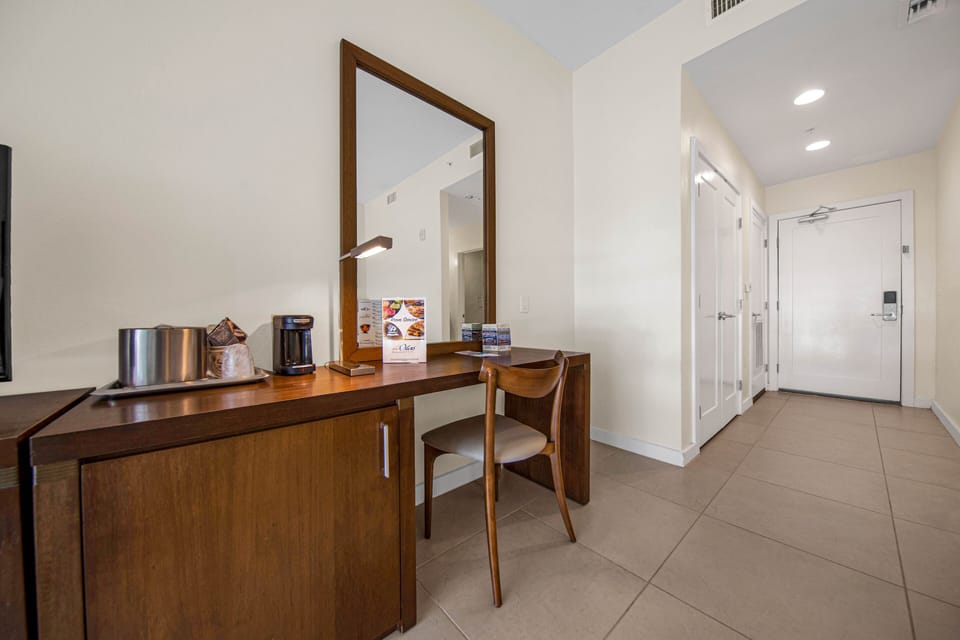 Deluxe Room, 2 Double Beds | Premium bedding, minibar, in-room safe, laptop workspace