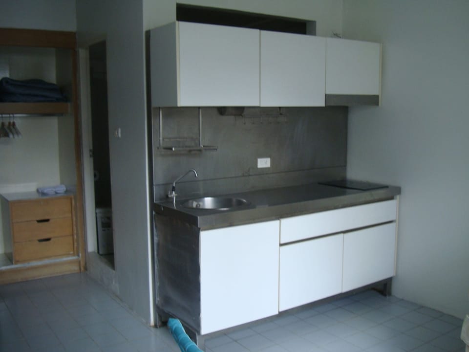 Junior Suite with Kitchenette | Desk, free cribs/infant beds, free WiFi