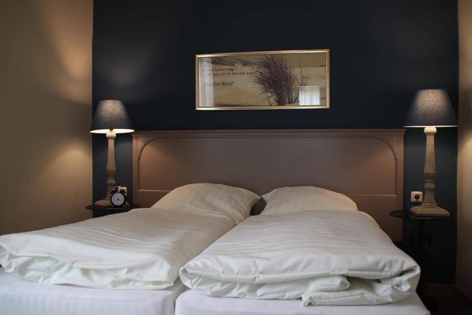 Desk, rollaway beds, free WiFi