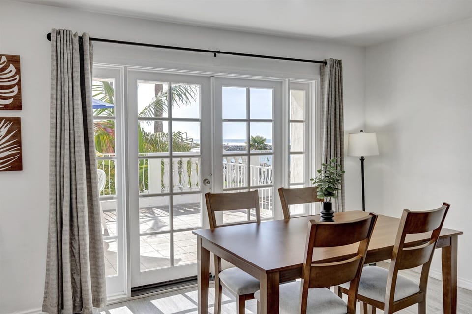 Premier Suite, 2 Bedrooms | Living area