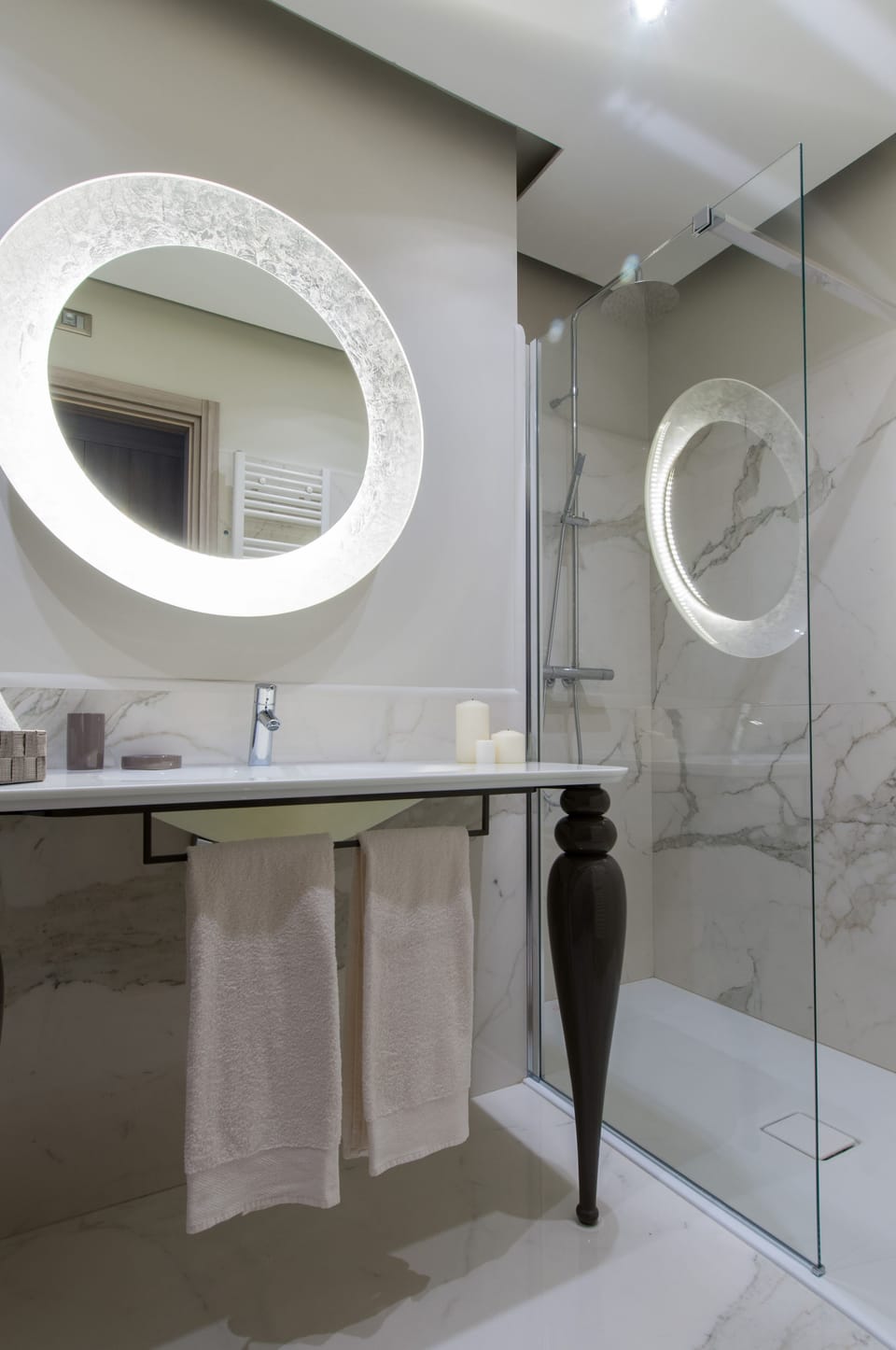 Junior Suite | Bathroom | Shower, free toiletries, hair dryer, bidet