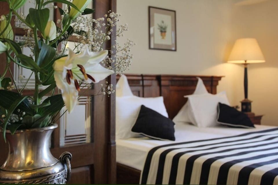 Egyptian cotton sheets, hypo-allergenic bedding, minibar, in-room safe